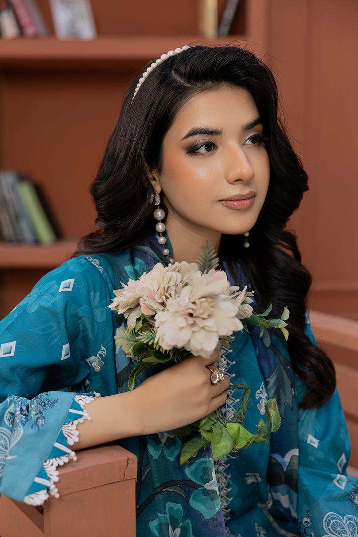 Noore Luxe by Waresha RTW Embroidered Lawn 3 Piece Suit Sahar Elan Festive Collection