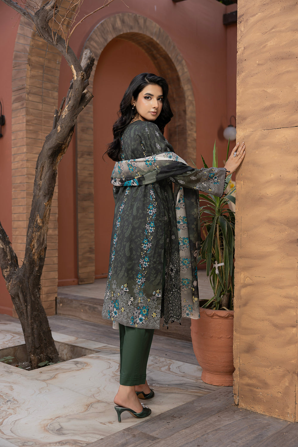 Noore Luxe by Waresha RTW Embroidered Lawn 3 Piece Suit Falak Naz Festive Collection