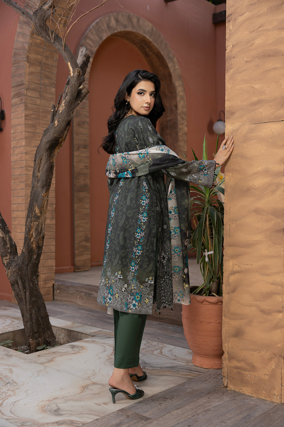 Noore Luxe by Waresha RTW Embroidered Lawn 3 Piece Suit Falak Naz Festive Collection