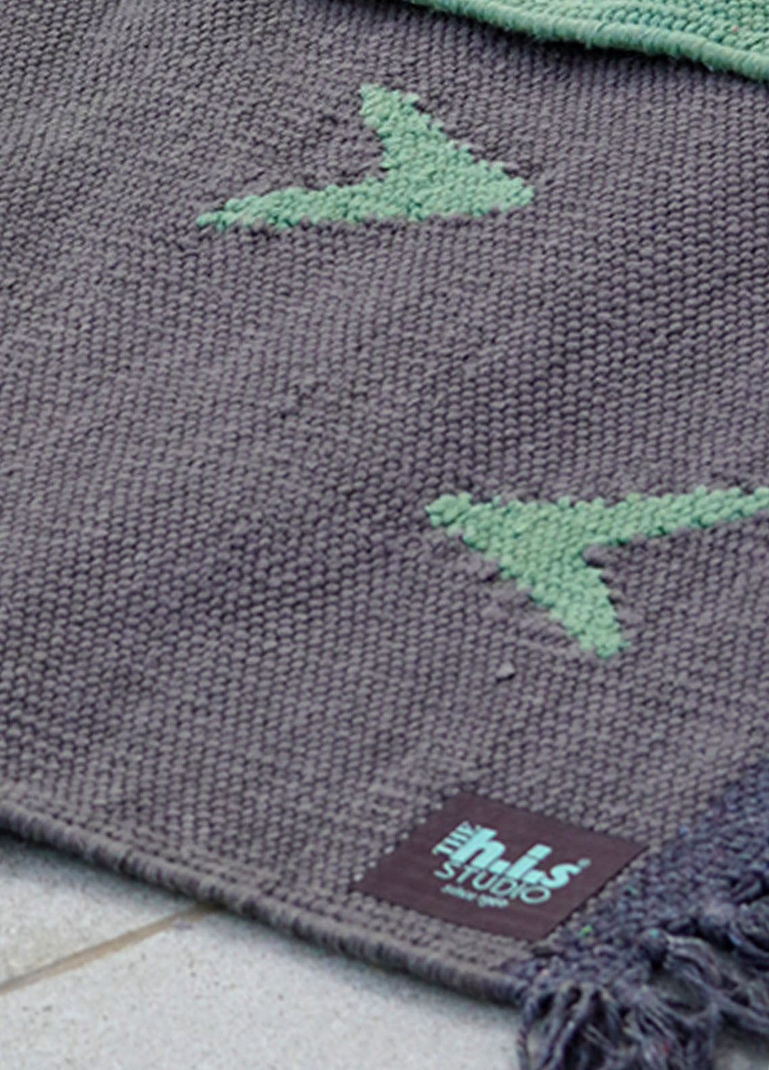 The h.i.s studio Area Rugs Birds R-25006-Charcoal/Green