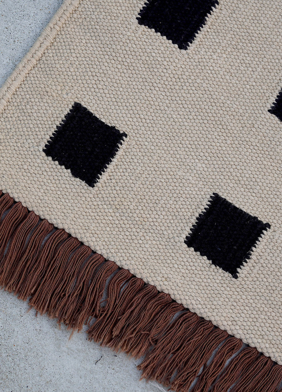 The h.i.s studio Area Rugs Box R-25005-Bone/Black