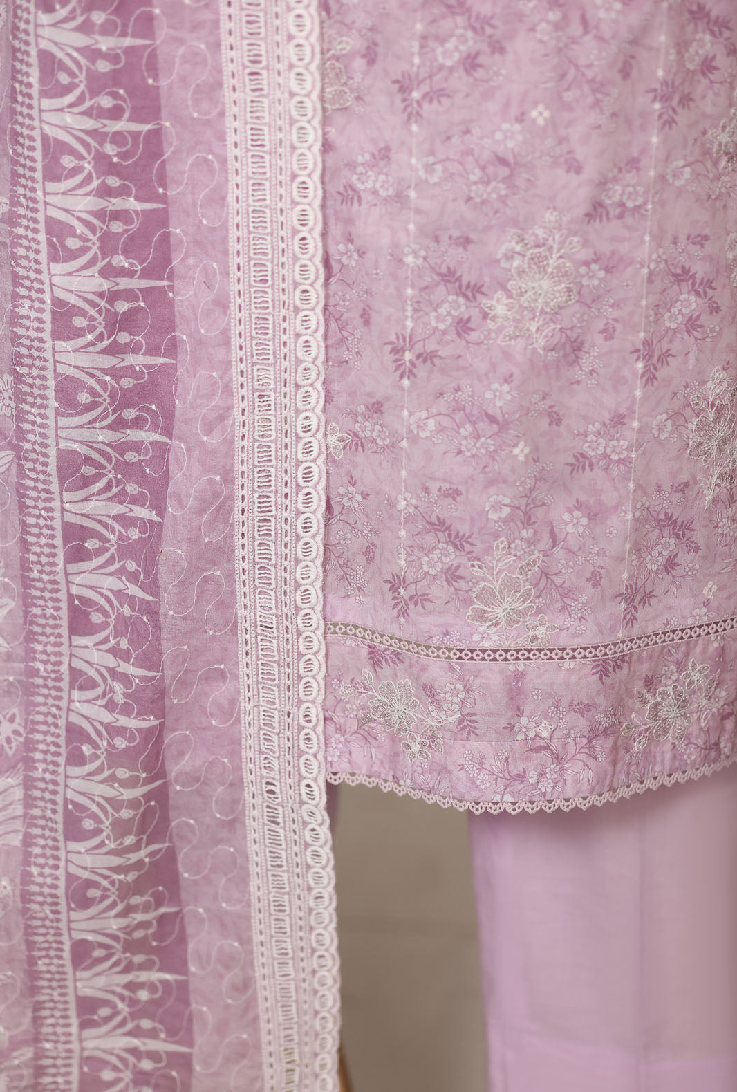 Dhagakari by HZ Textiles Unstitched Embroidered Lawn 3 Piece Suit DEC - 1068 Summer Collection