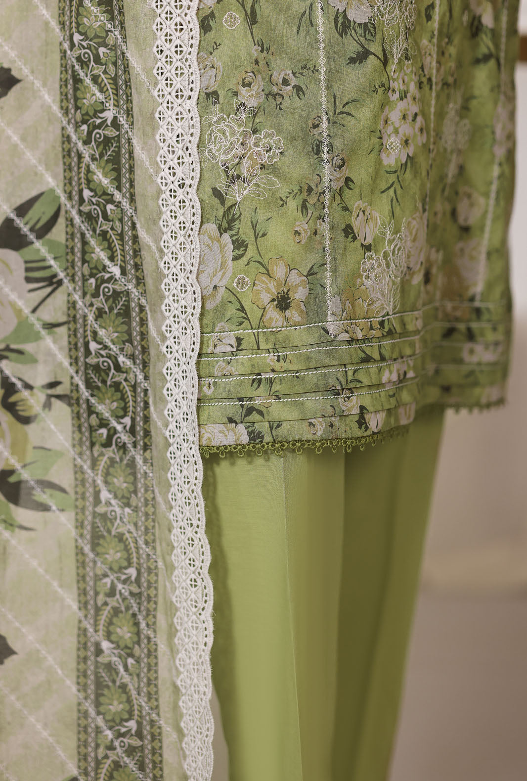 Dhagakari by HZ Textiles Unstitched Embroidered Lawn 3 Piece Suit DEC - 1069 Summer Collection