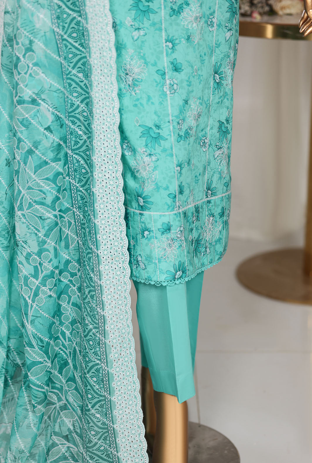 Dhagakari by HZ Textiles Unstitched Embroidered Lawn 3 Piece Suit DEC - 1072 Summer Collection