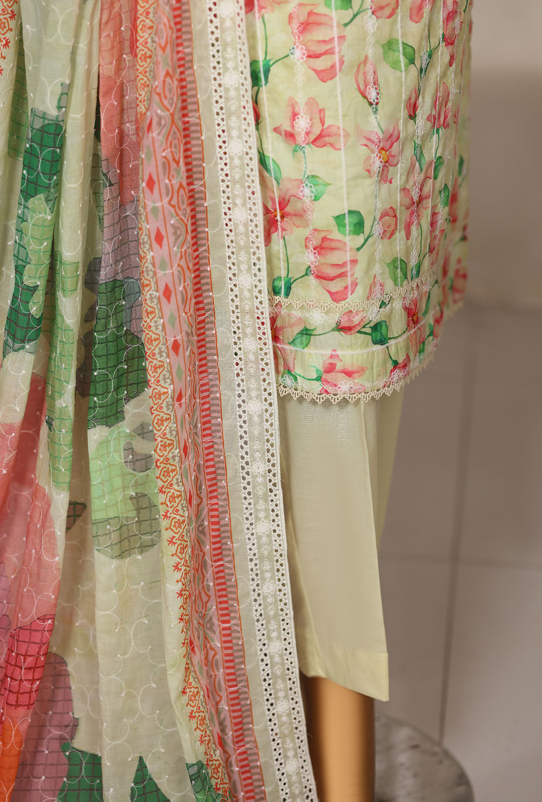 Dhagakari by HZ Textiles Unstitched Embroidered Lawn 3 Piece Suit DEC - 1075 Summer Collection