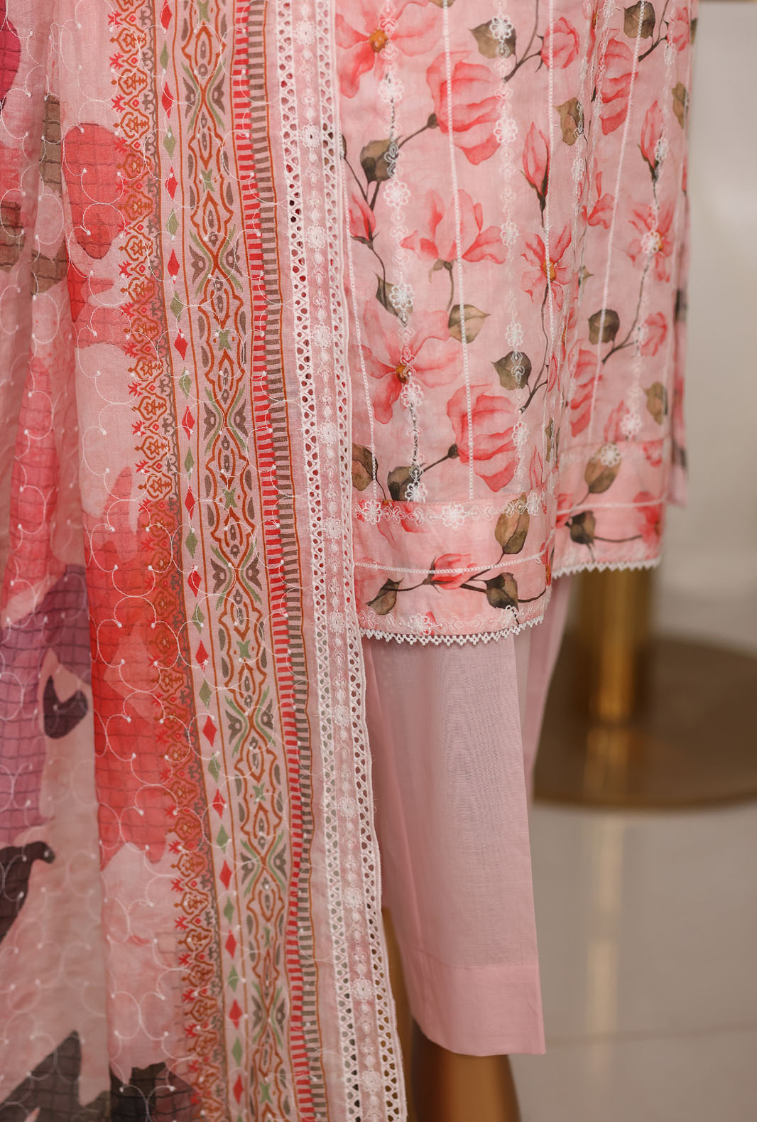 Dhagakari by HZ Textiles Unstitched Embroidered Lawn 3 Piece Suit DEC - 1076 Summer Collection