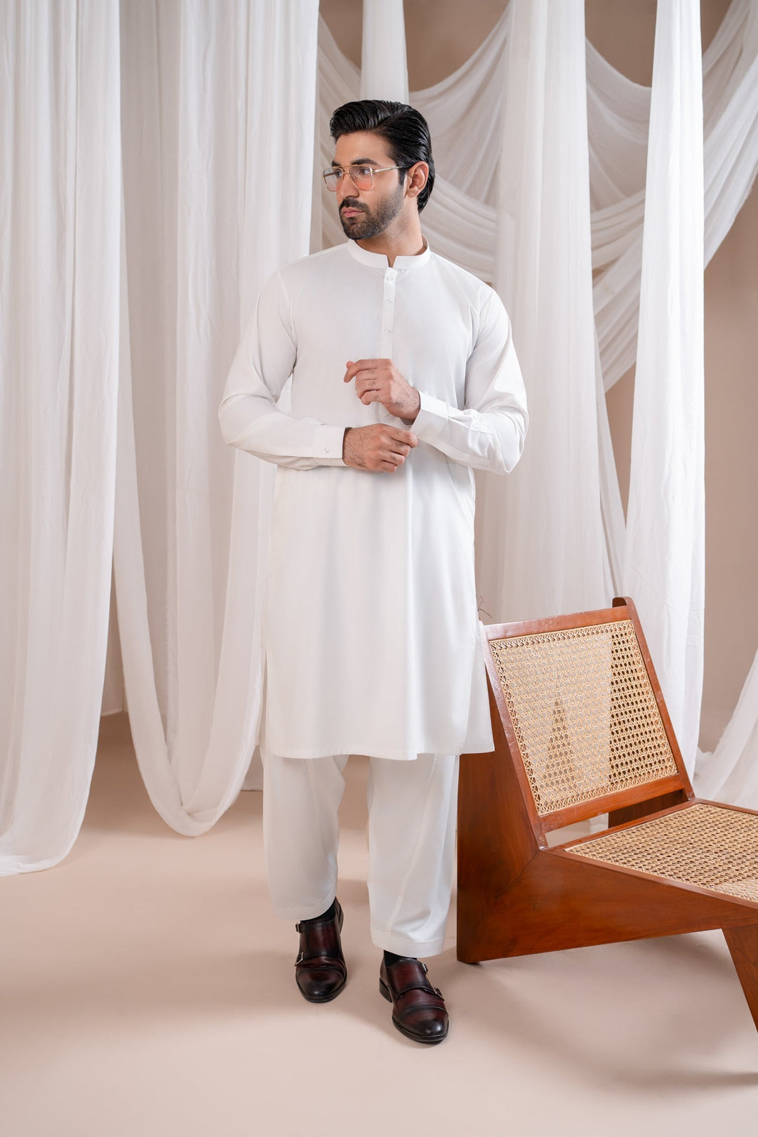 Muraqsh Ready To Wear Solids Cotton Men Off White Kurta Trouser/Shalwar MUR-OWKT--KS - Summer Collection