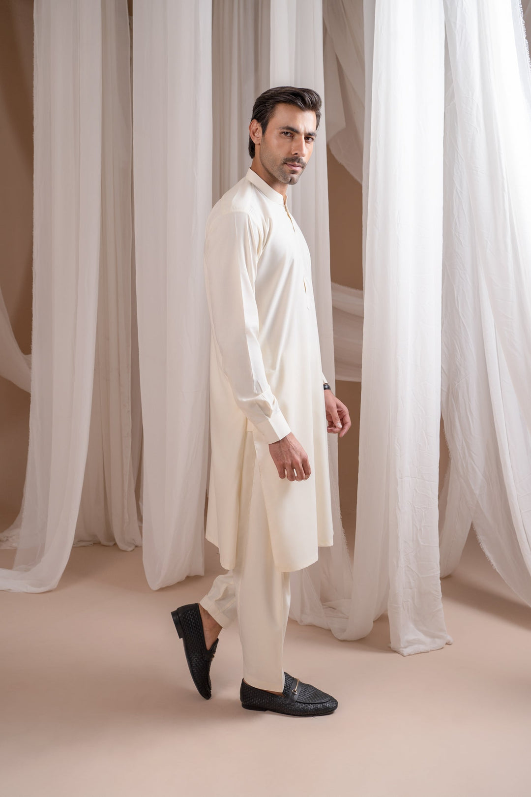 Muraqsh Ready To Wear Solids  Men Bosky White Kurta Trouser/Shalwar MUR-BWKT-HL - Summer Collection