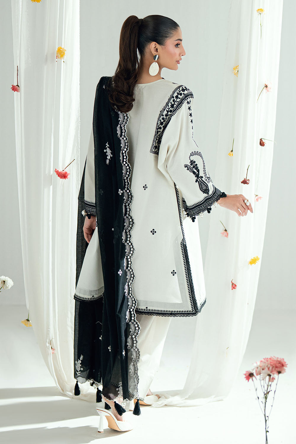 Mitti ki Khusboo by Gul Ahmed Unstitched Embroidered Lawn 3 Piece Suit GA26UMK DN-62032 - Summer Collection