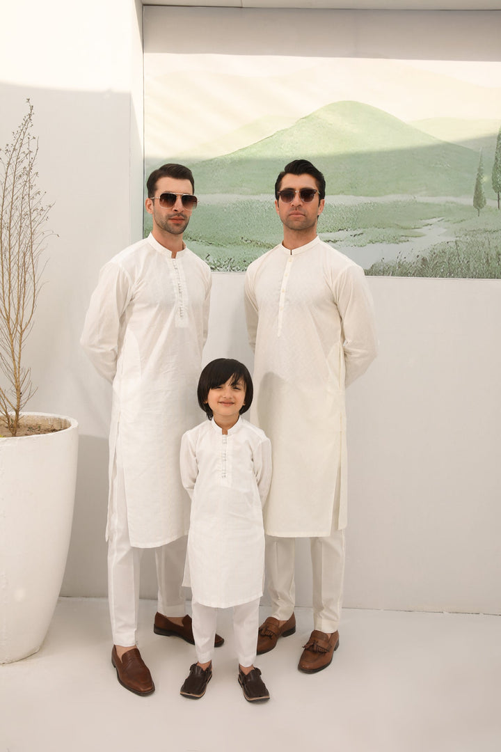 Muraqsh Ready To Wear   Men Bosky White Cotton Embroidered Kurta Trouser MUR-BWECK - Summer Collection