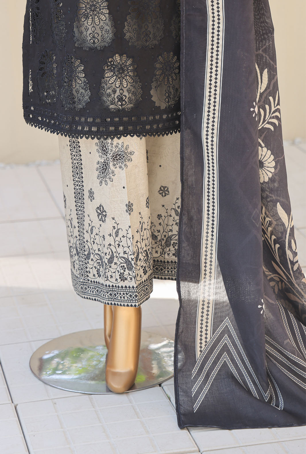 Hz Textiles Unstitched Khaddar Embroidered Suit With Pashmina Shawl 3 Piece KCP-08 - Winter Collection