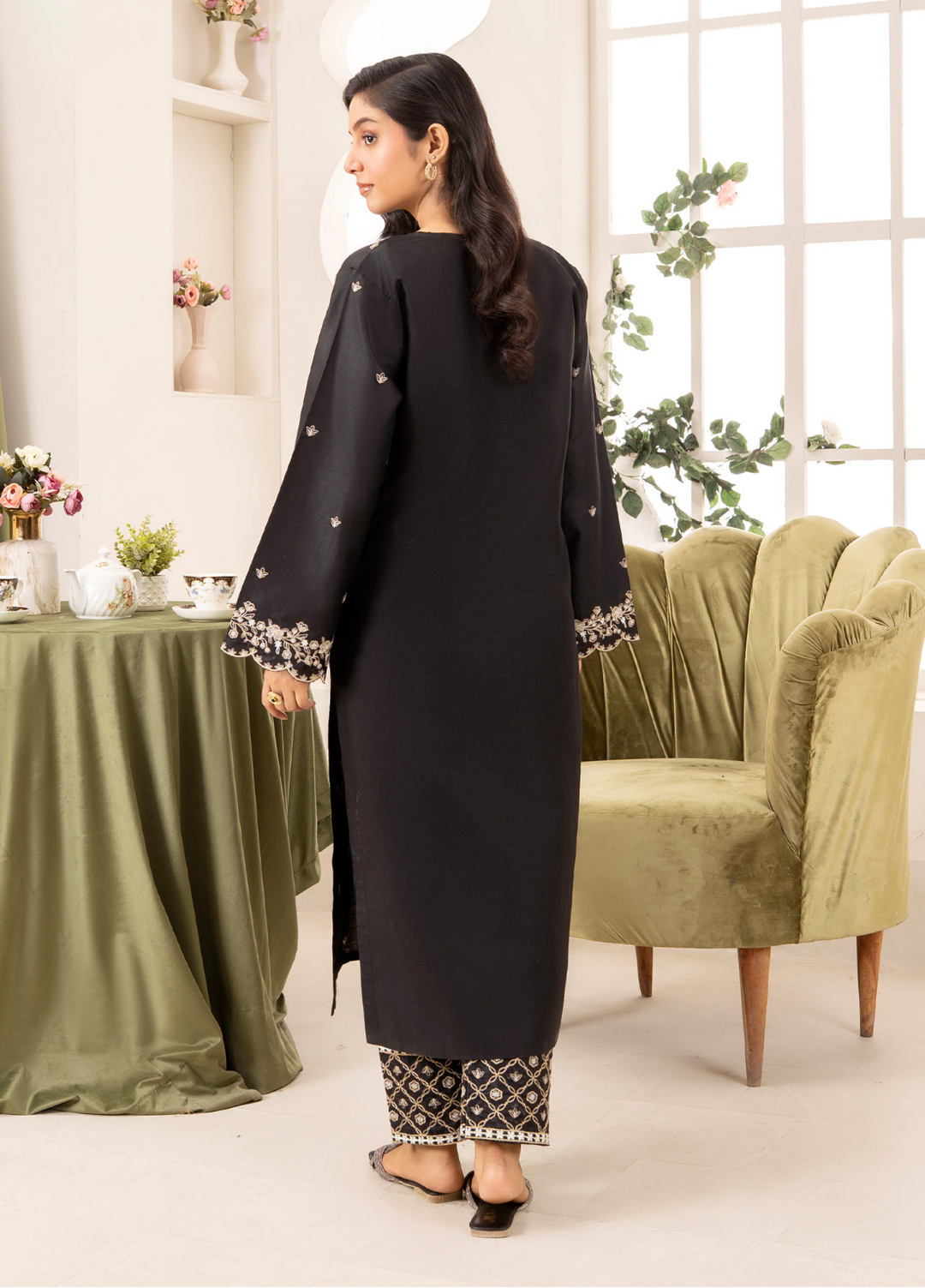 Lamhay by Haniya Mahnoor Pret Embroidered Cotton 2 Piece Suit Beauty