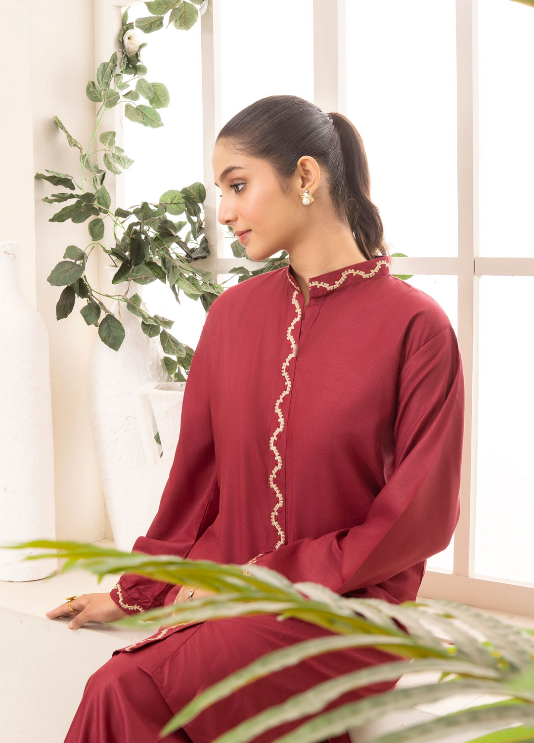 Lamhay by Haniya Mahnoor Pret Embroidered Linen 2 Piece Suit Glam