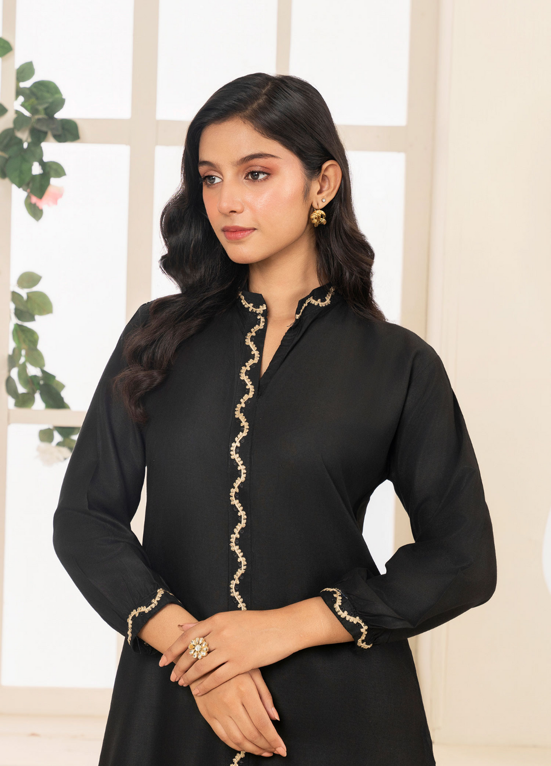 Lamhay by Haniya Mahnoor Pret Embroidered Linen 2 Piece Suit Midnight