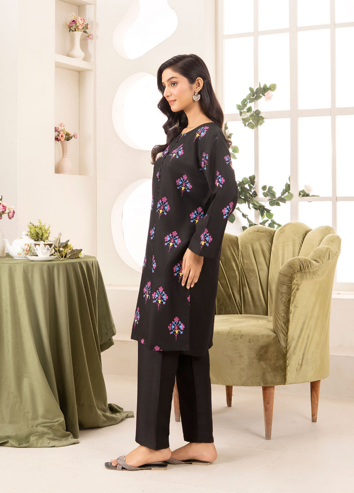 Lamhay by Haniya Mahnoor Pret Embroidered Linen 2 Piece Suit Noir