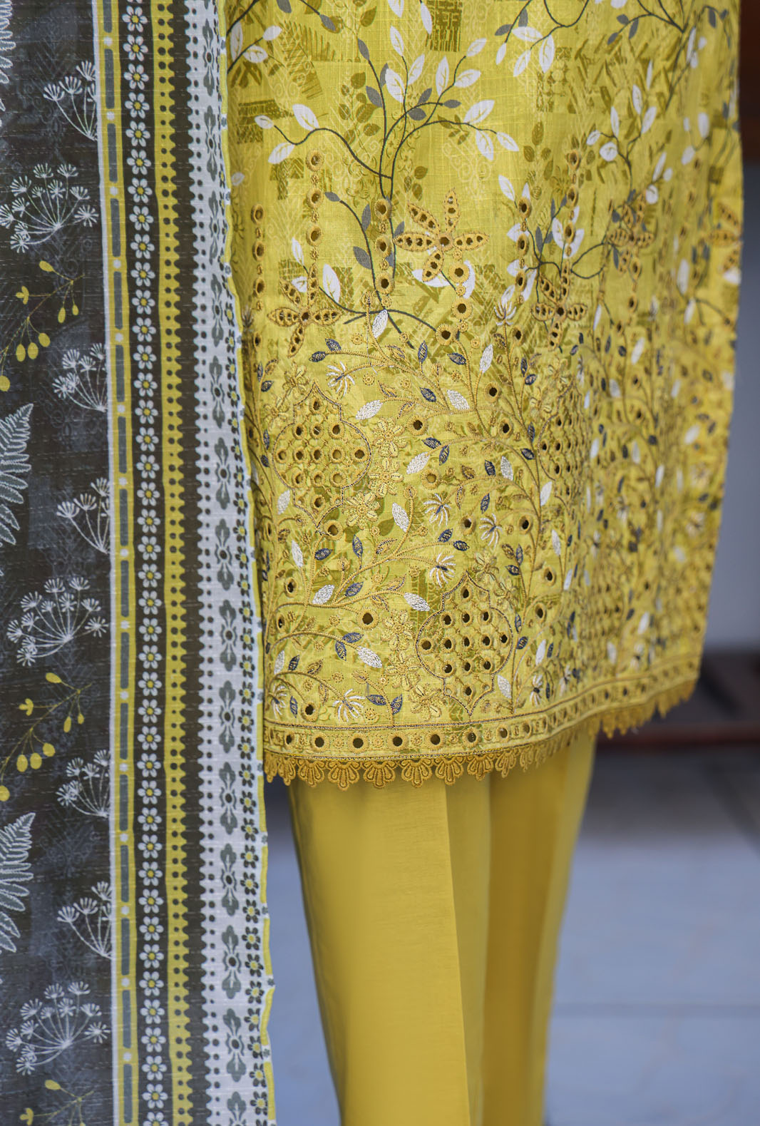 Mehak By Hz Textiles Cross Slub Unstitched Embroidered 3 Piece Suit  MCE-3044 - Summer Collection