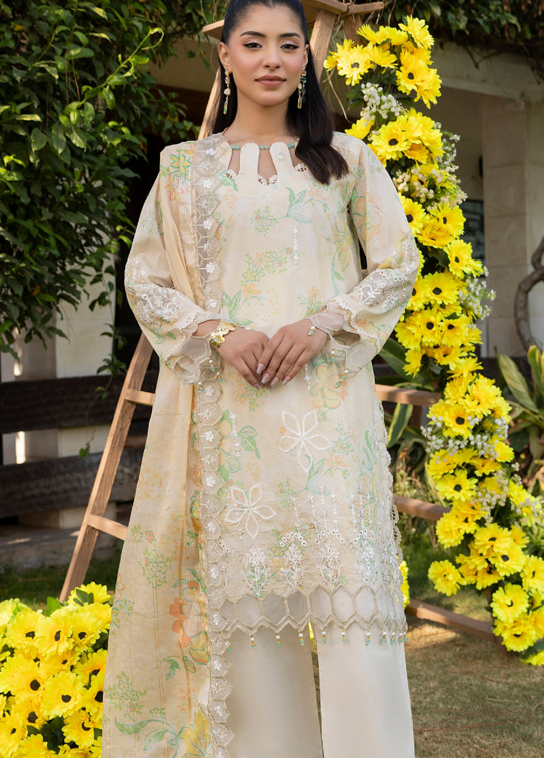 Al Zohaib Applique Kari Unstitched Embroidered Lawn 3 Piece Suit AZ26UAL D-07 - Casual Collection