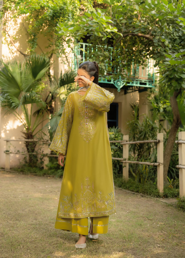 Rua by Casuallite Women Pret Premium Linen 3 Piece RUA-D05 - Winter Collection