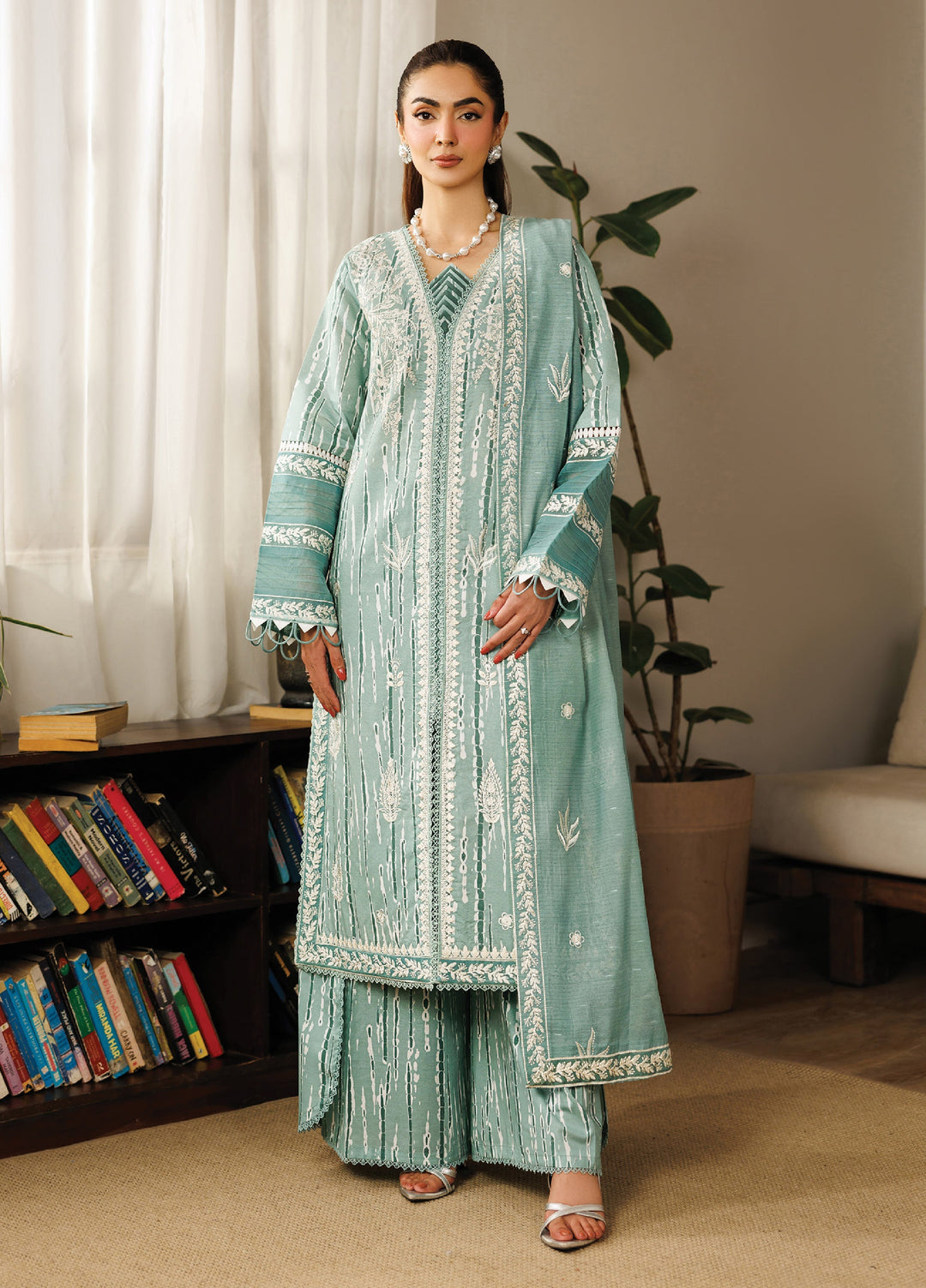 Leila by Mahnur Unstitched Embroidered Lawn 3 Piece Suit MN26ULL L-02 - Summer Collection