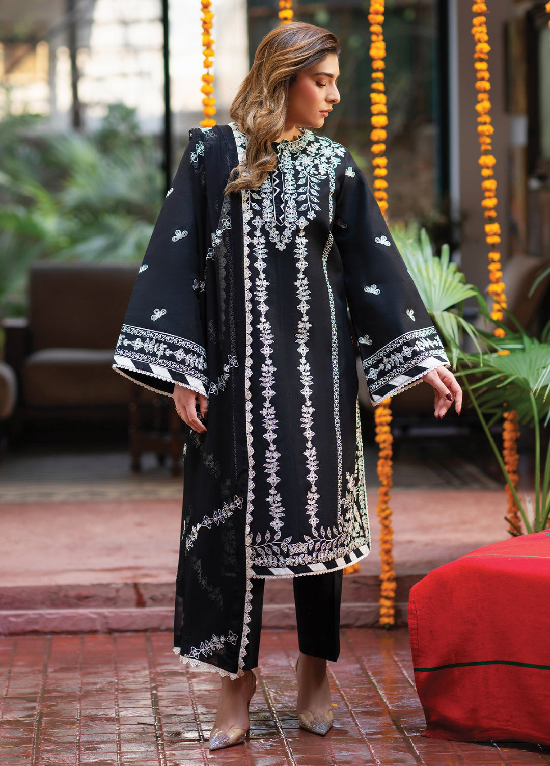 Satrangi by Mahnur Unstitched Embroidered Lawn 3 Piece Suit MN26ULS S-01 - Summer Collection