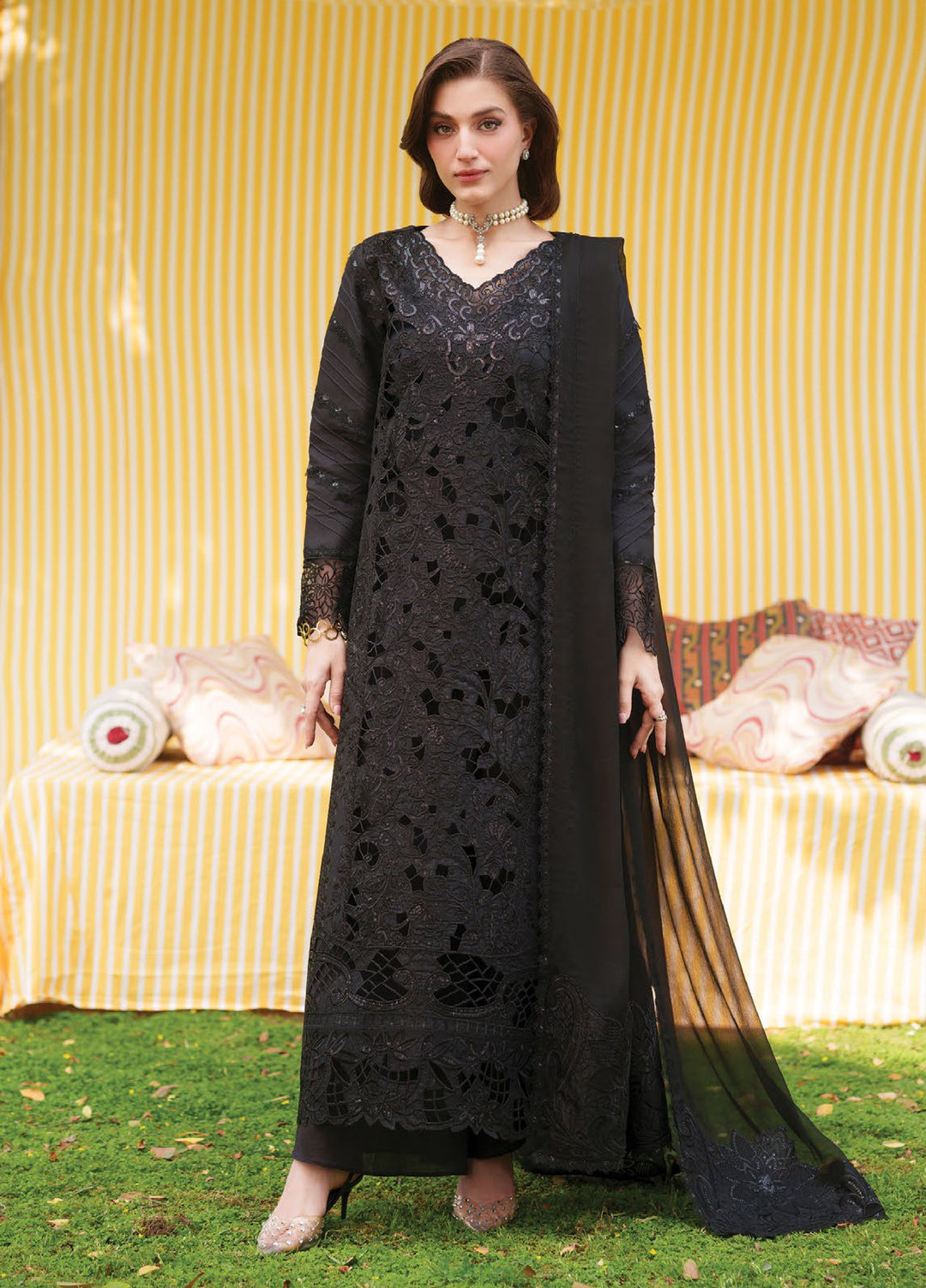 Nilofer by Mahnur Unstitched Embroidered Luxury Lawn 3 Piece Suit MN26ULN N-14 - Summer Collection