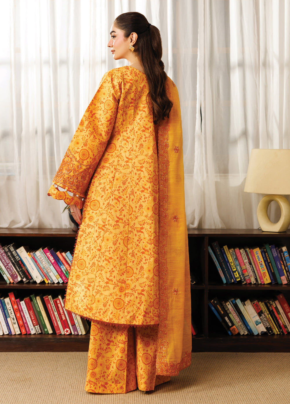 Leila by Mahnur Unstitched Embroidered Lawn 3 Piece Suit MN26ULL L-07 - Summer Collection