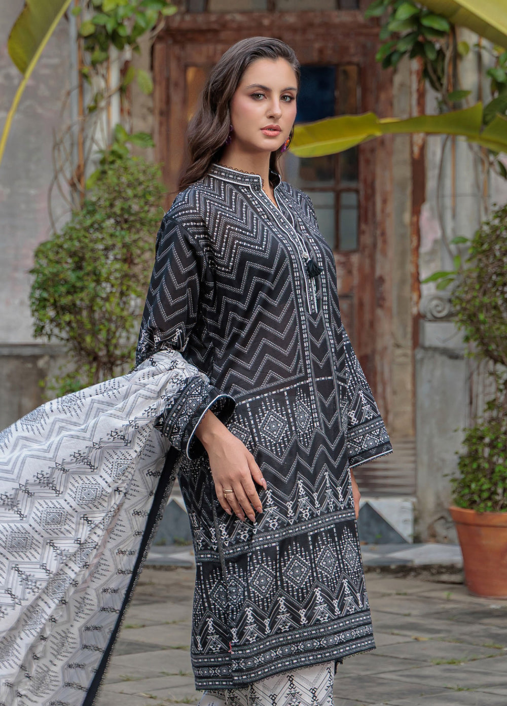 Noir and Blanc by Gul Ahmed Unstitched Printed Lawn 3 Piece Suit GA26UNBL B-62004 - Summer Collection