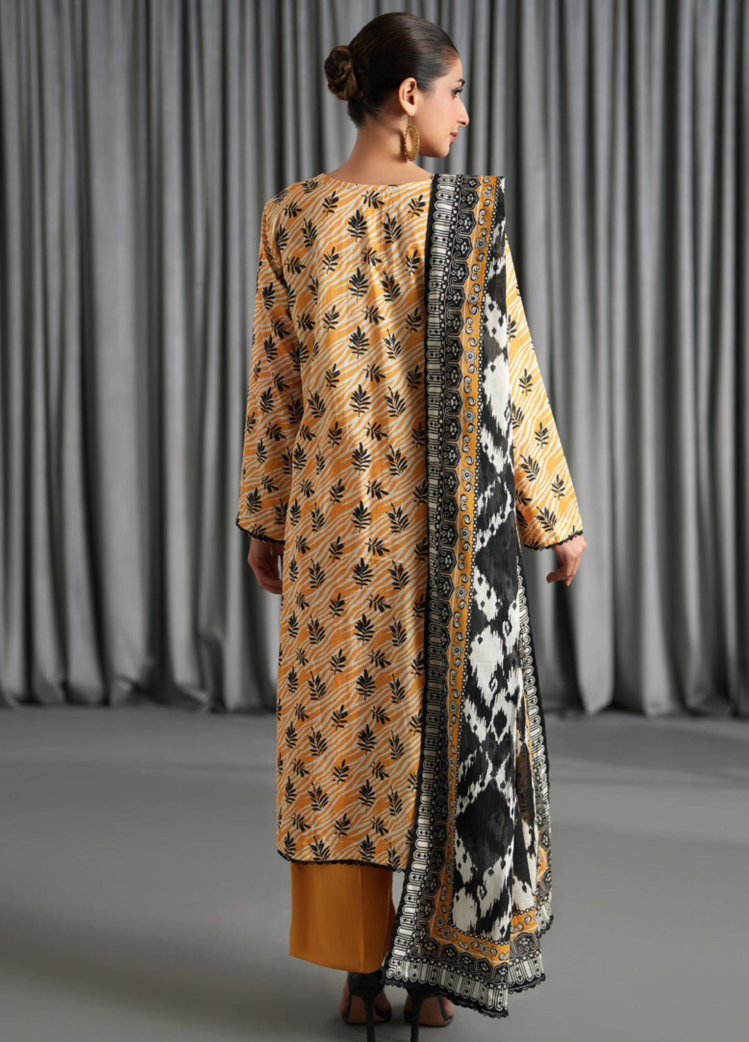 Salina by Regalia Textile Unstitched Printed Lawn 3 Piece Suit RG26US D-1 - Summer Collection