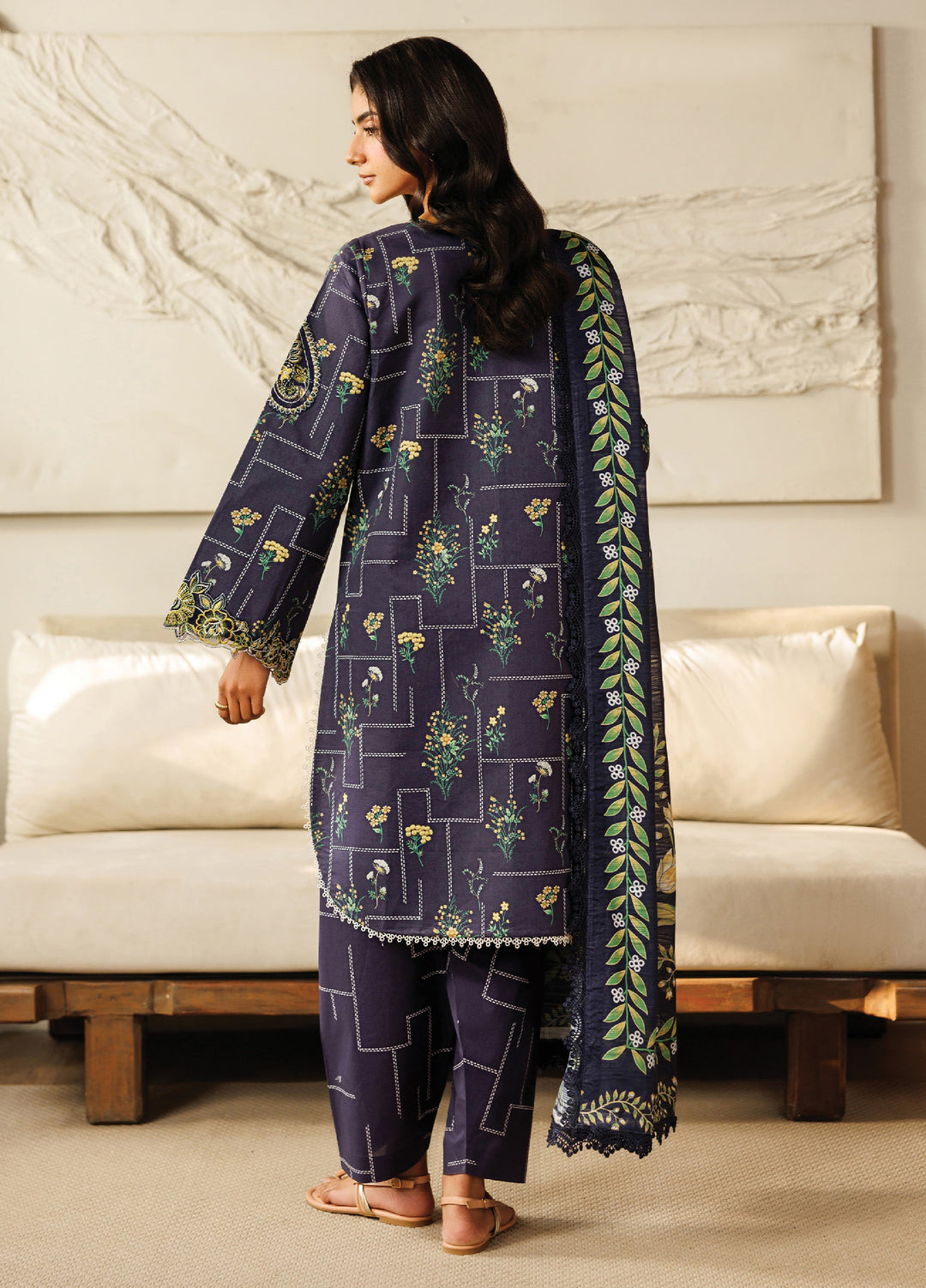 Leila by Mahnur Unstitched Embroidered Lawn 3 Piece Suit MN26ULL L-09 - Summer Collection