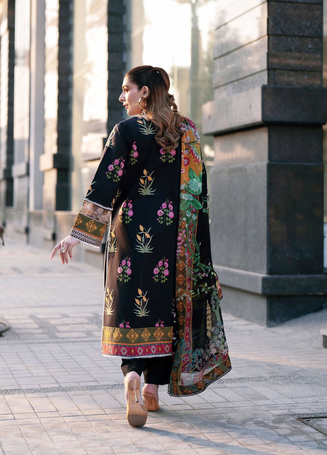 Broadway by Mahnur Unstitched Embroidered Lawn 3 Piece Suit MN26UB BW-014 - Summer Collection