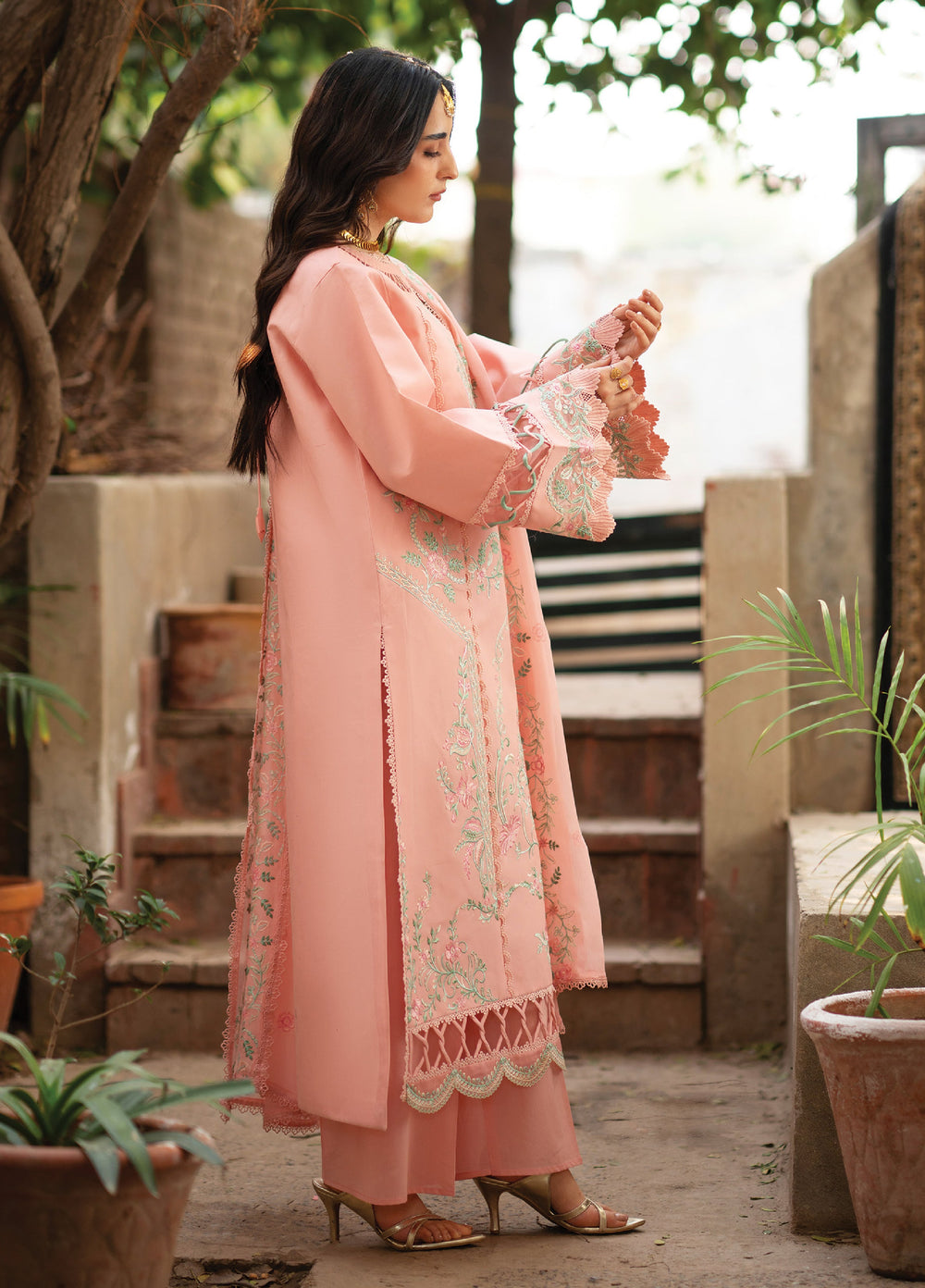 Satrangi by Mahnur Unstitched Embroidered Lawn 3 Piece Suit MN26ULS S-05 - Summer Collection