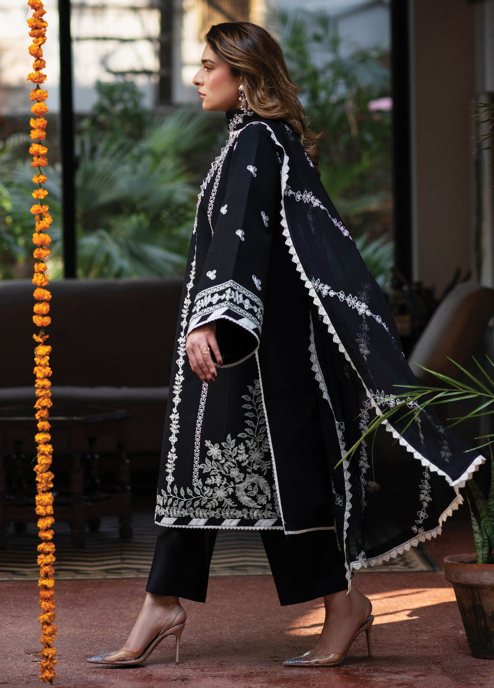 Satrangi by Mahnur Unstitched Embroidered Lawn 3 Piece Suit MN26ULS S-01 - Summer Collection