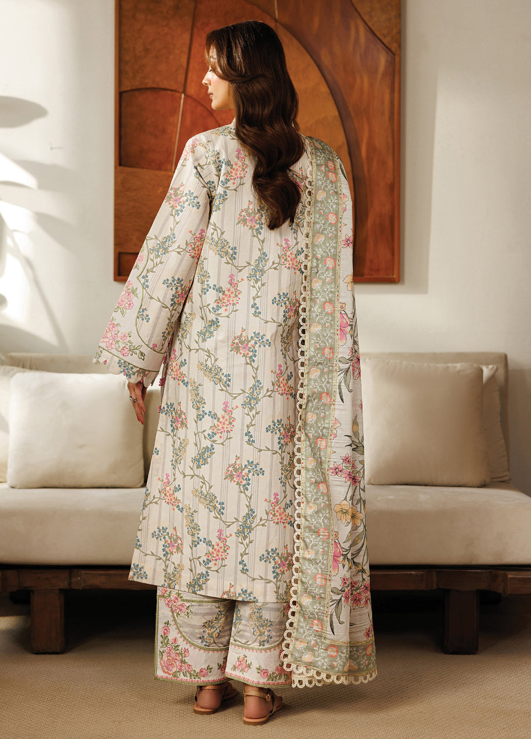 Leila by Mahnur Unstitched Embroidered Lawn 3 Piece Suit MN26ULL L-03 - Summer Collection