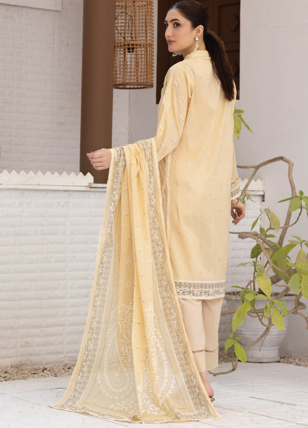 Regalia Textiles Premium Printed Gold Paste Unstitched Lawn 3 Piece Suit RG26UPG D-5 - Summer Collection