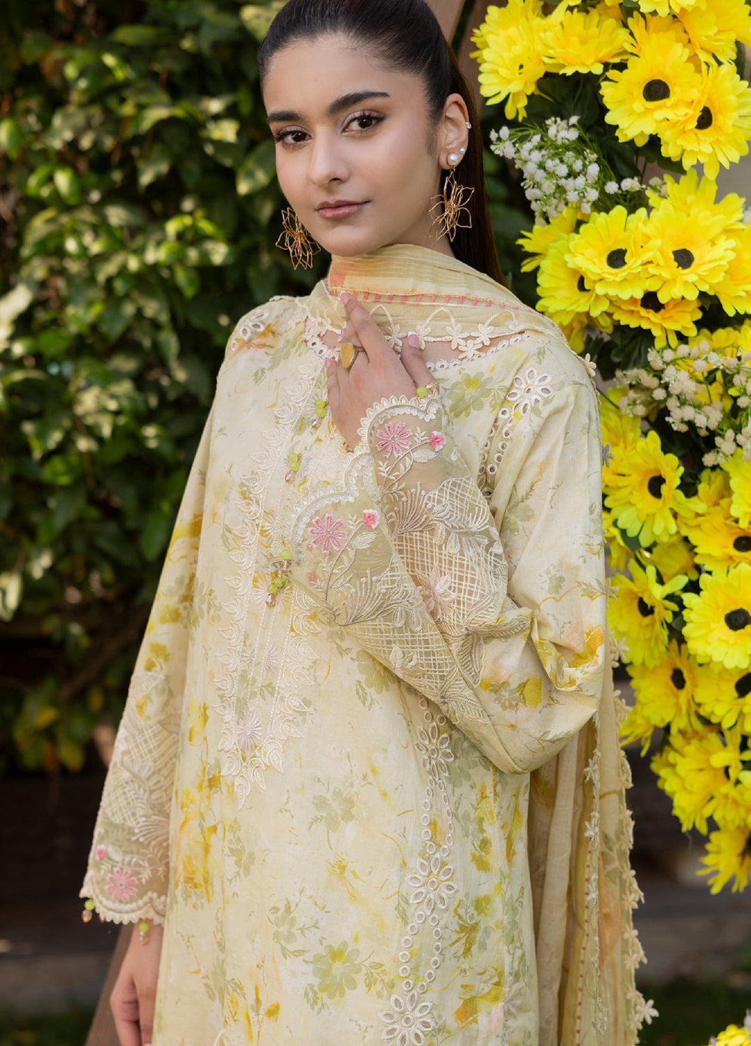 Al Zohaib Applique Kari Unstitched Embroidered Lawn 3 Piece Suit AZ26UAL D-10 - Casual Collection