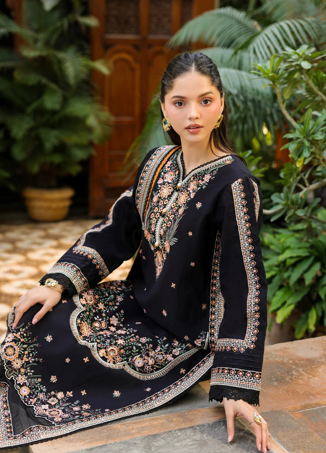 Shanaya by Mahnur Unstitched Embroidered Lawn 3 Piece Suit MN26USL SH-06 - Summer Collection
