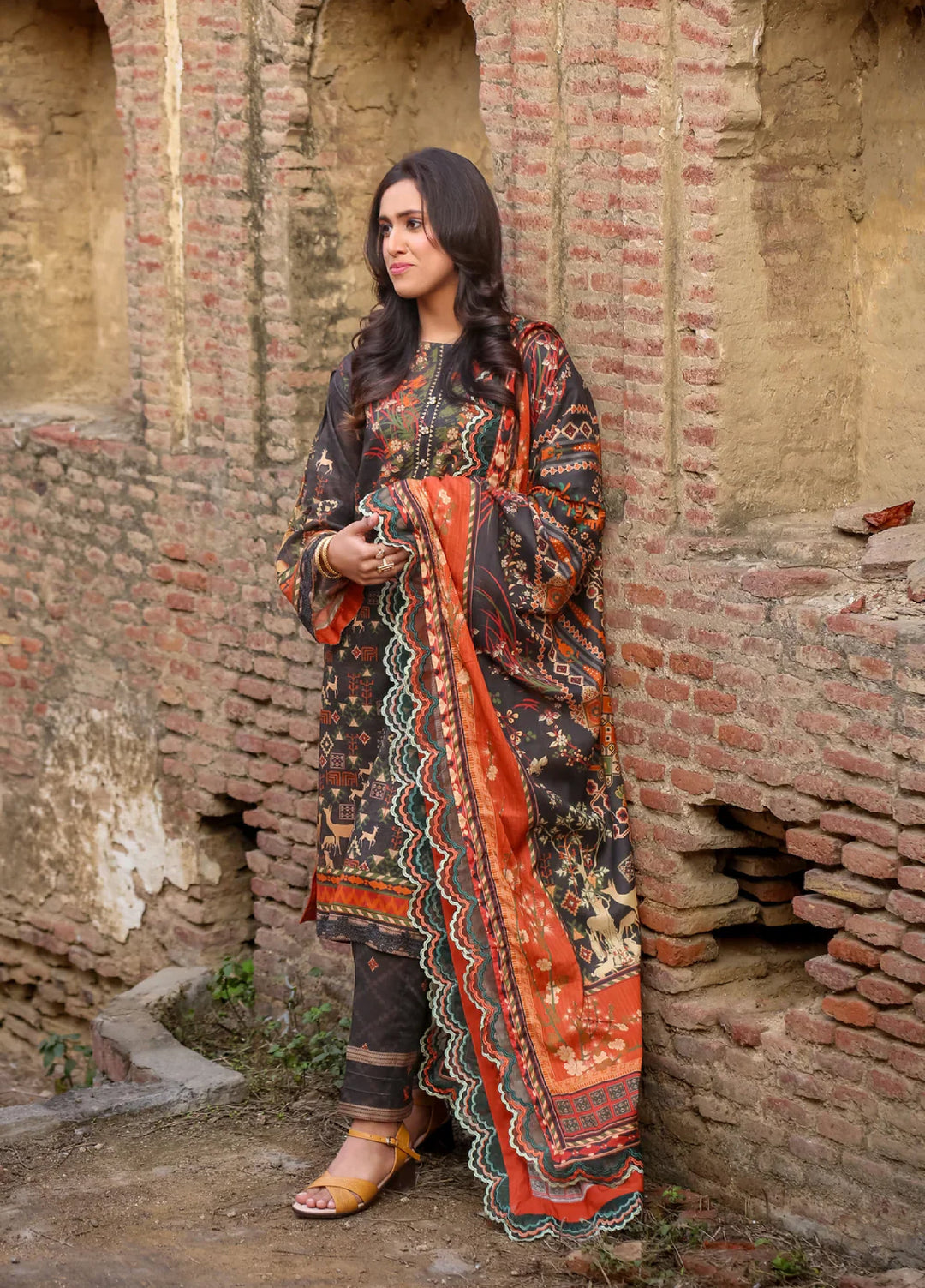 Lamorado Printed Lawn Suit Unstitched 3 Piece LMD25LP LWSU-25P305 - Summer Collection