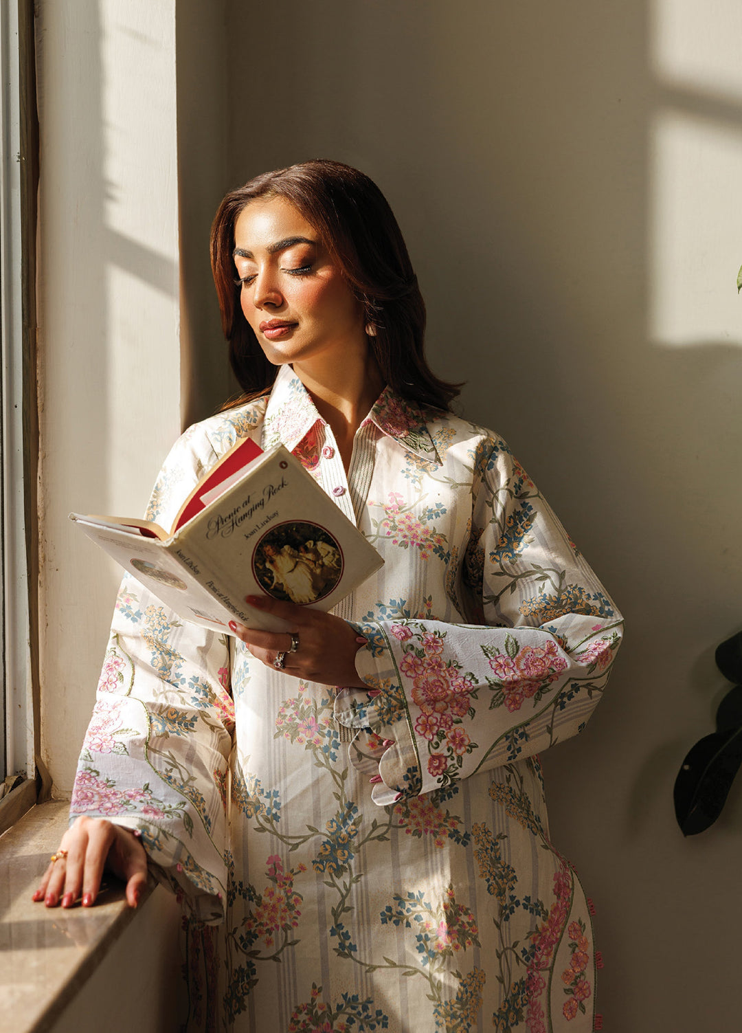 Leila by Mahnur Unstitched Embroidered Lawn 3 Piece Suit MN26ULL L-03 - Summer Collection