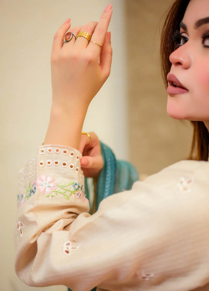 Rang e Bahar by Tng Women Pret Printed 3 Piece Muskaan - Winter Collection