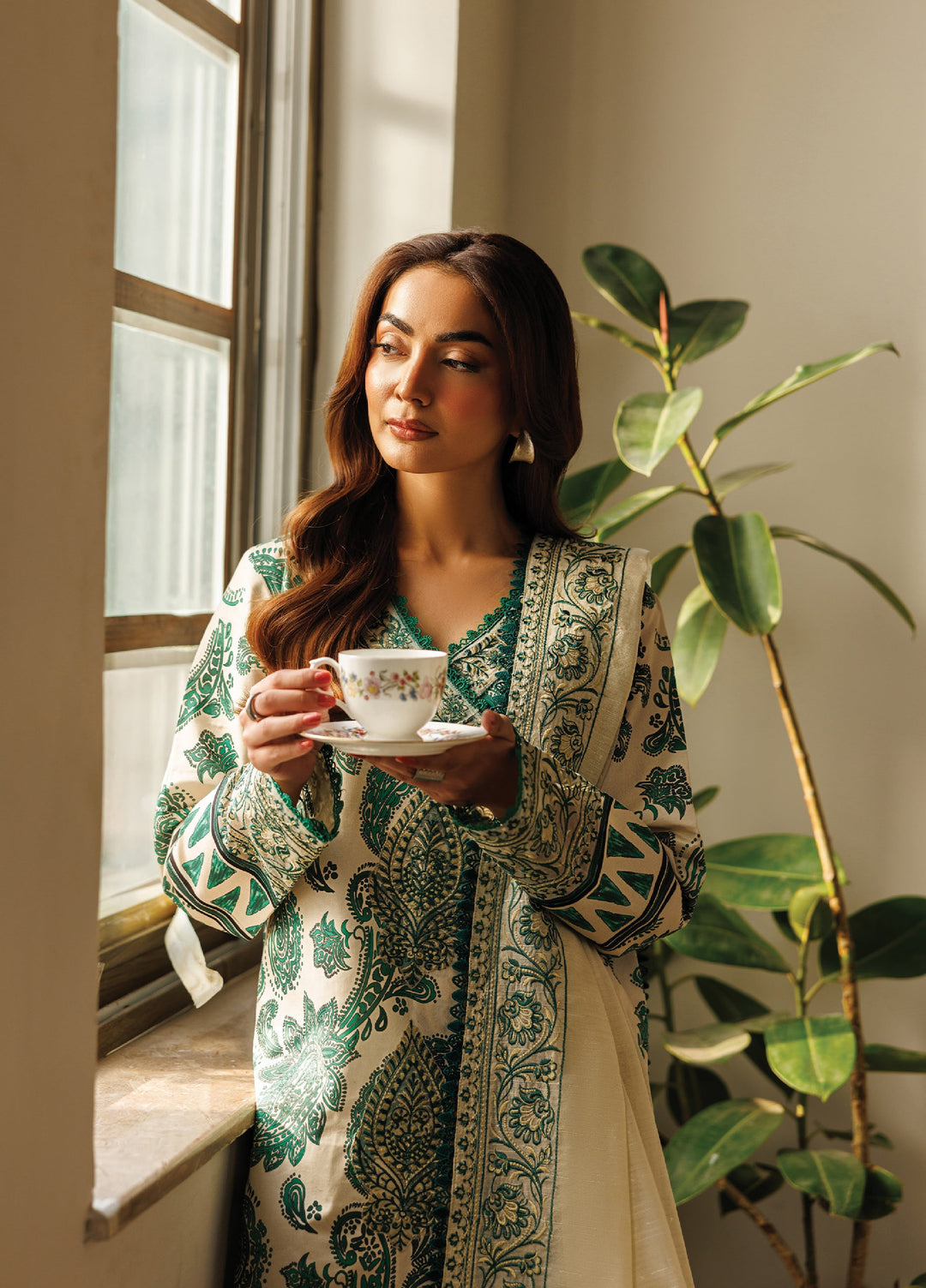 Leila by Mahnur Unstitched Embroidered Lawn 3 Piece Suit MN26ULL L-14 - Summer Collection