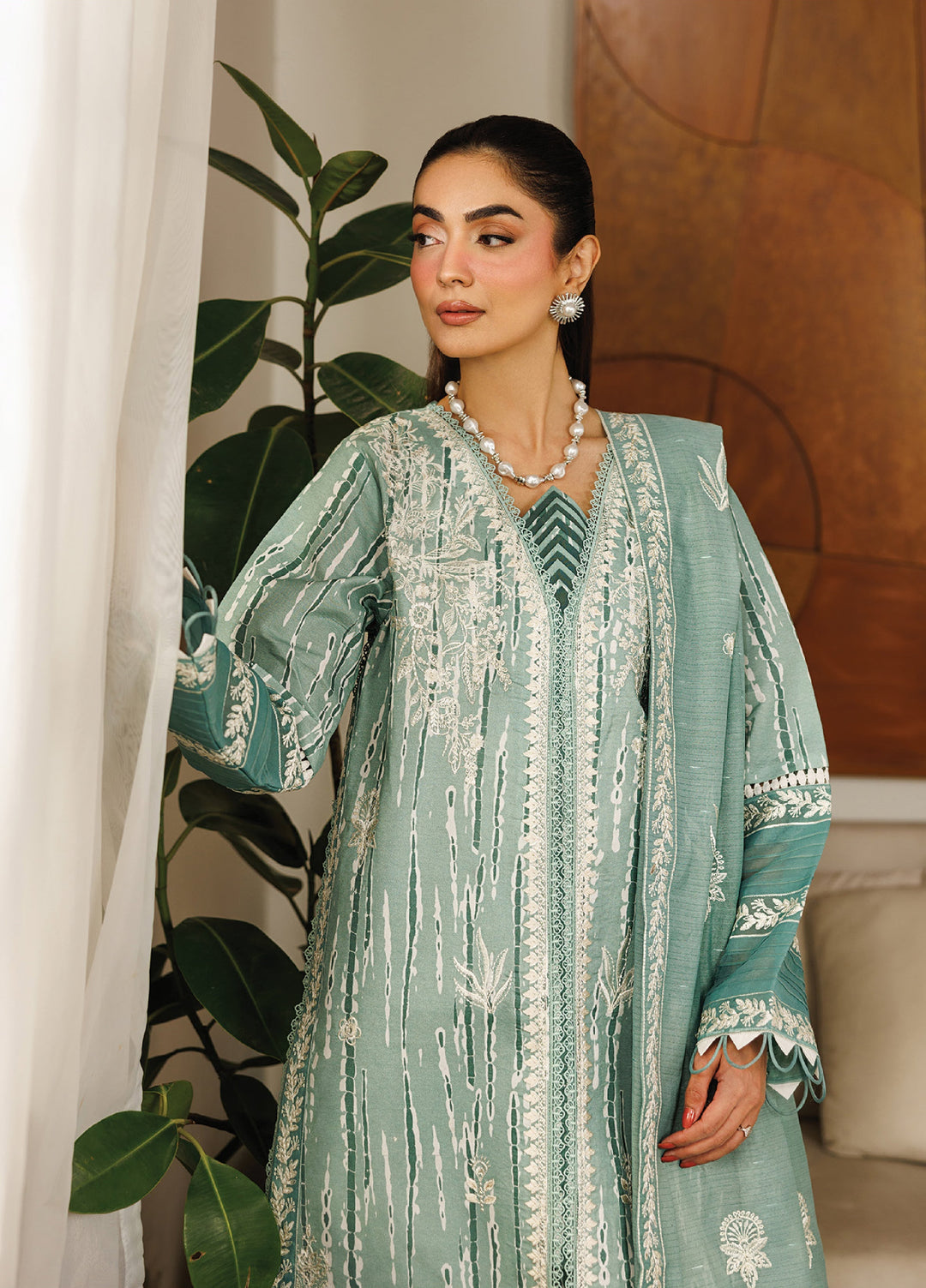 Leila by Mahnur Unstitched Embroidered Lawn 3 Piece Suit MN26ULL L-02 - Summer Collection