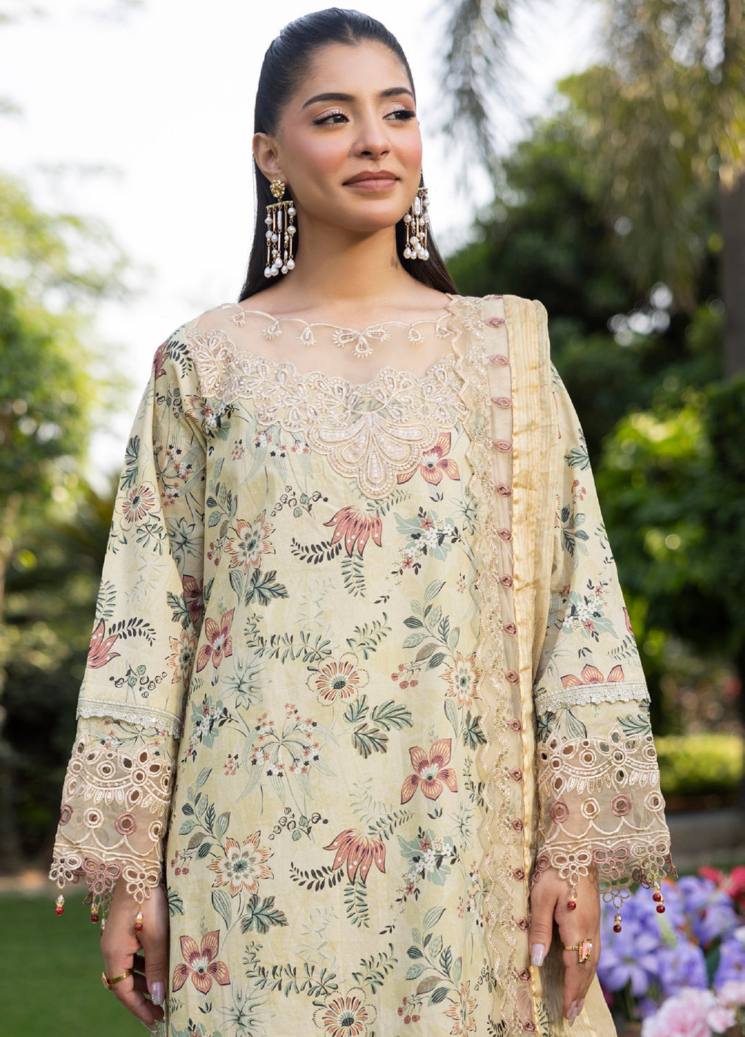 Al Zohaib Applique Kari Unstitched Embroidered Lawn 3 Piece Suit AZ26UAL D-02 - Casual Collection
