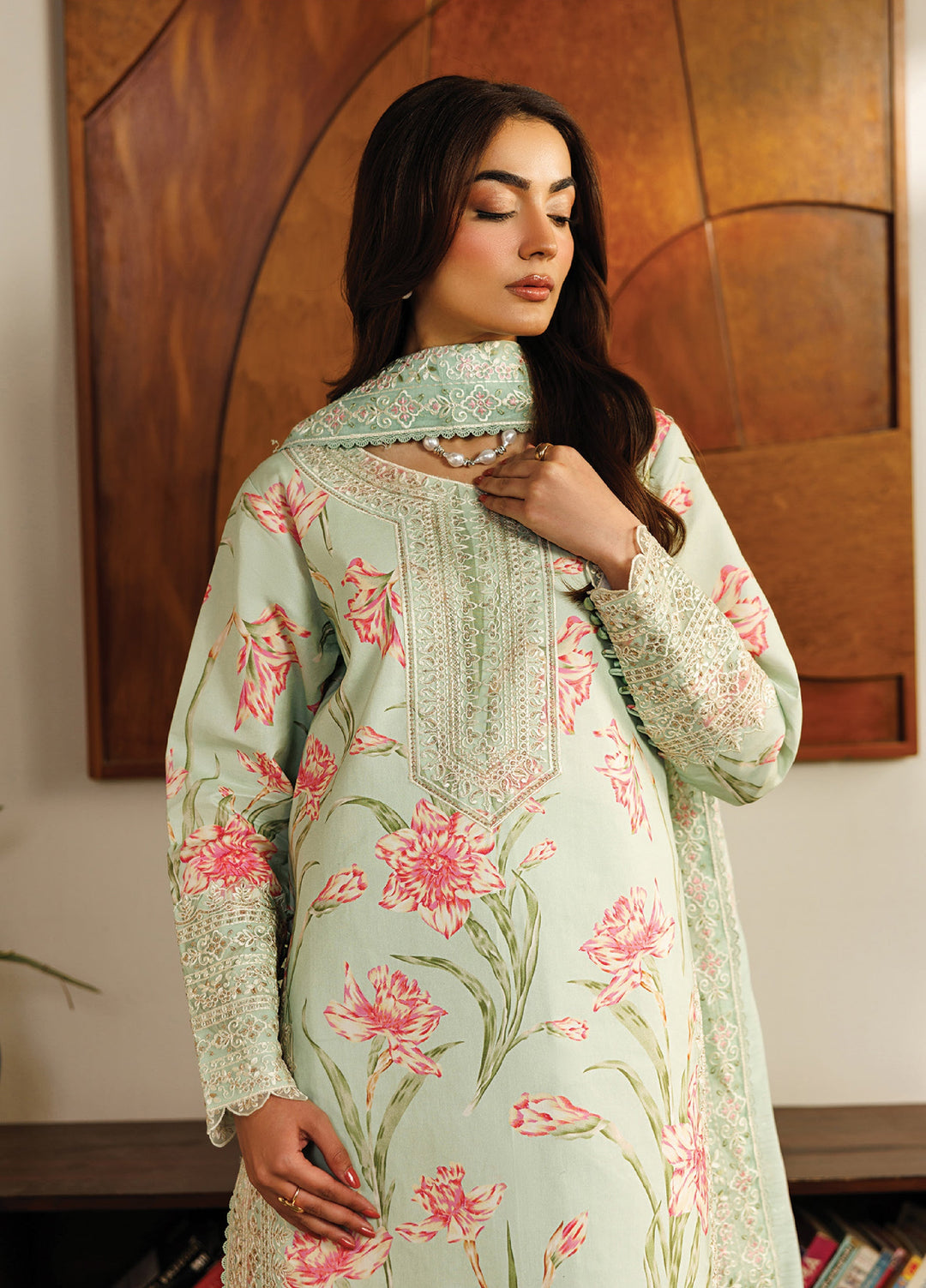 Leila by Mahnur Unstitched Embroidered Lawn 3 Piece Suit MN26ULL L-01 - Summer Collection