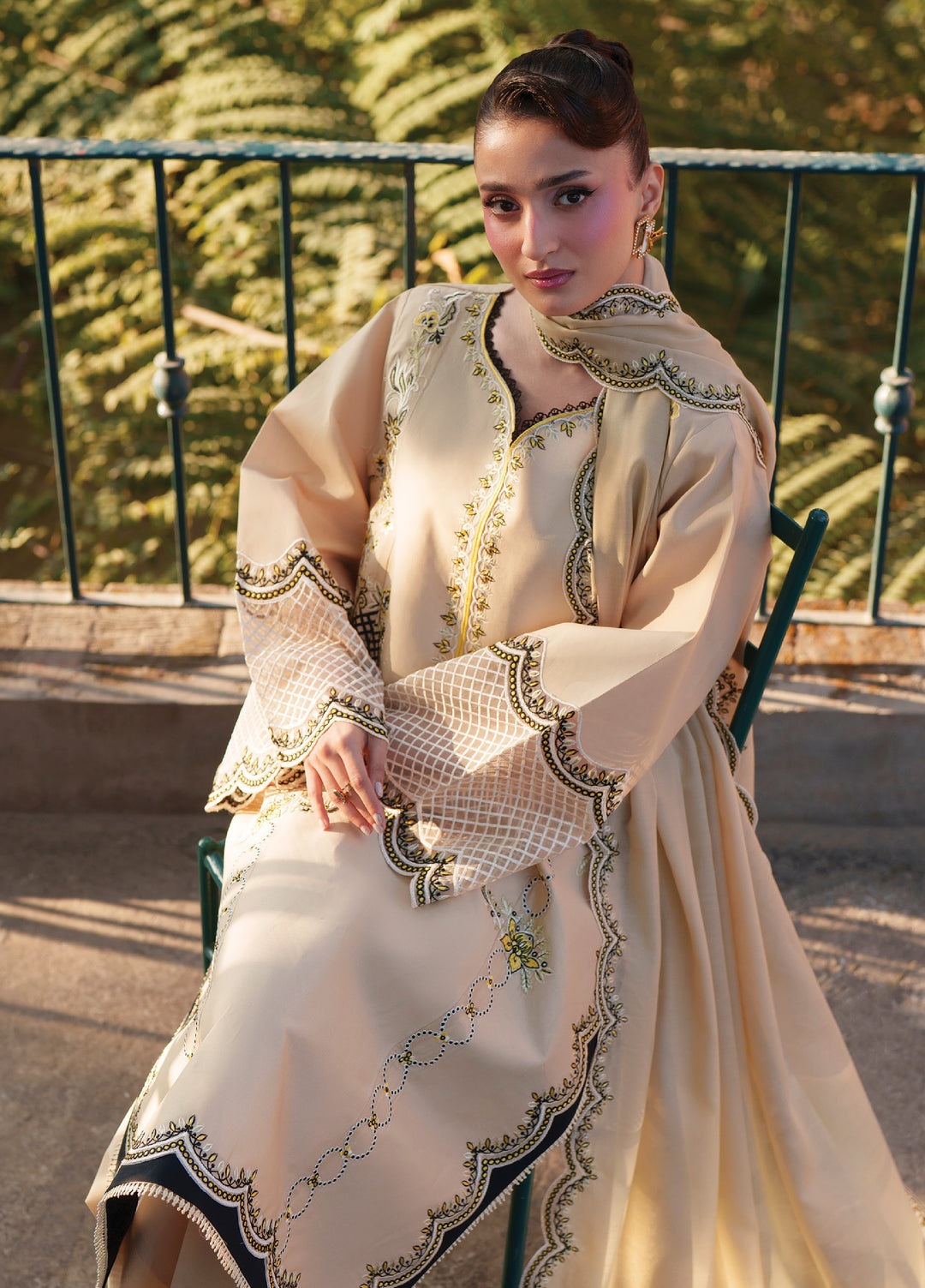 Fiona by Mahnur Unstitched Embroidered Lawn 3 Piece Suit MN26UFL F-04 - Summer Collection