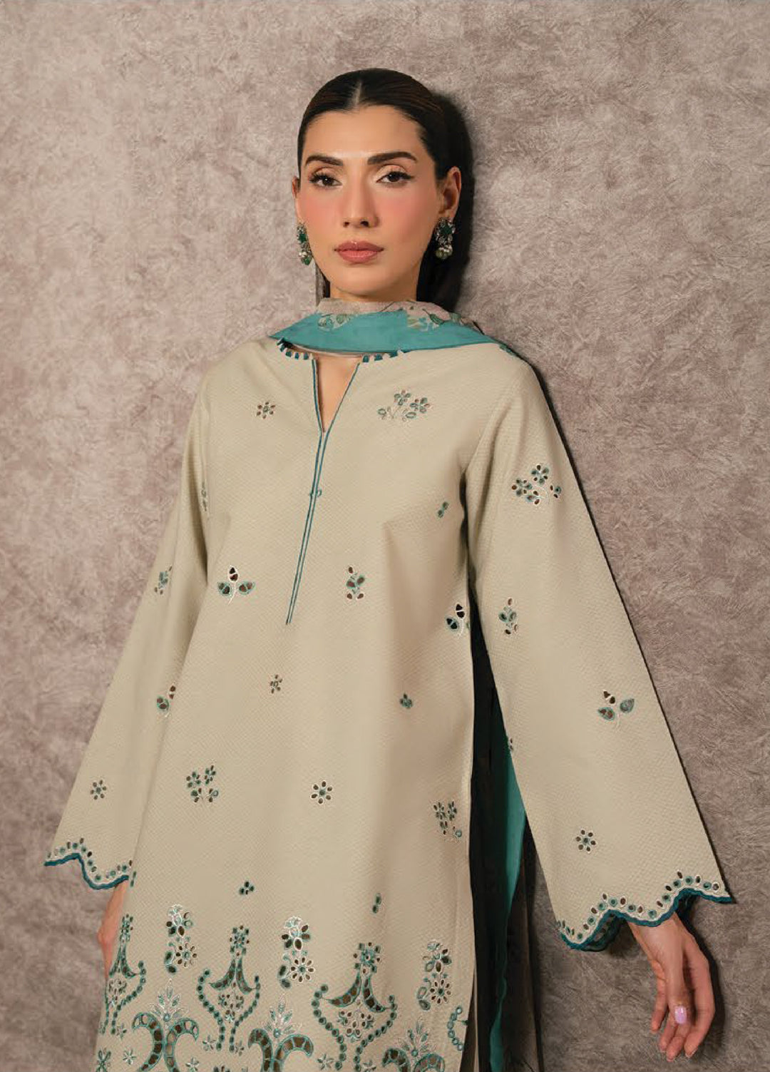 Seran Unstitched Embroidered Lawn 3 Piece Suit SN26ULLE Velisse D-02 - Eid Collection