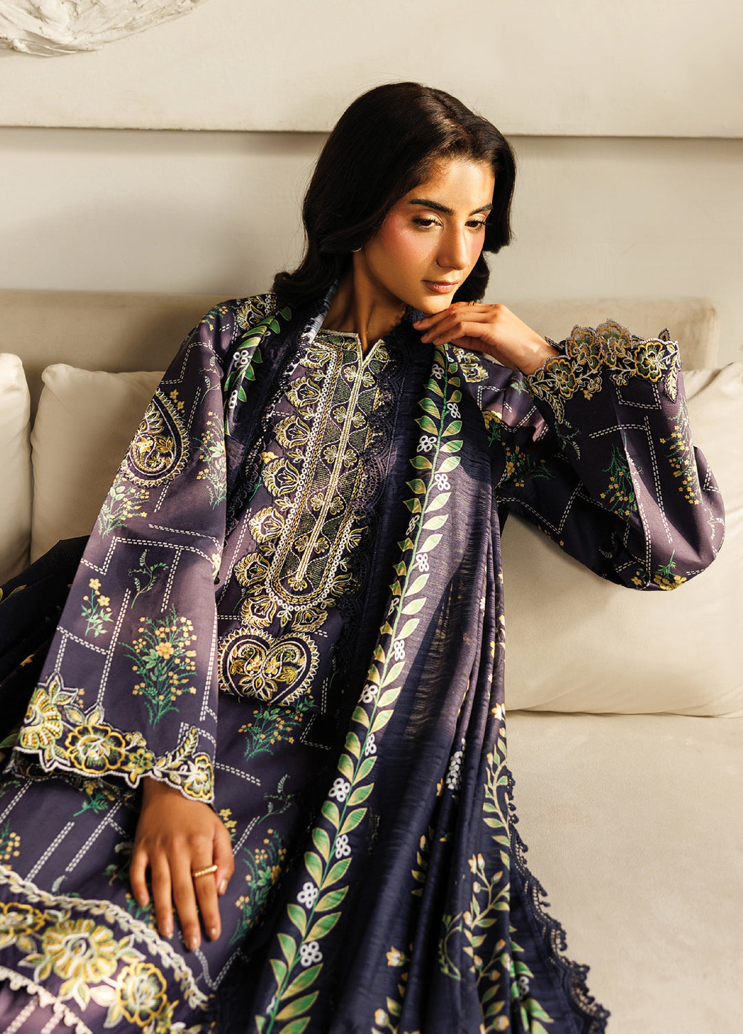 Leila by Mahnur Unstitched Embroidered Lawn 3 Piece Suit MN26ULL L-09 - Summer Collection