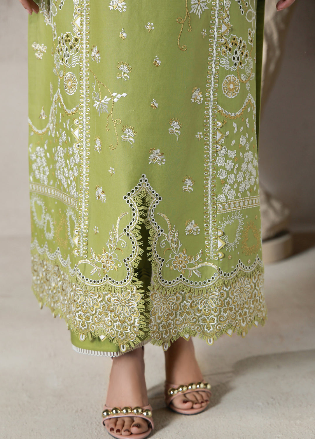Saagar by Aabyaan Unstitched Embroidered Luxury Lawn 3 Piece Suit ABY26USL AL-8 Maya - Festive Collection