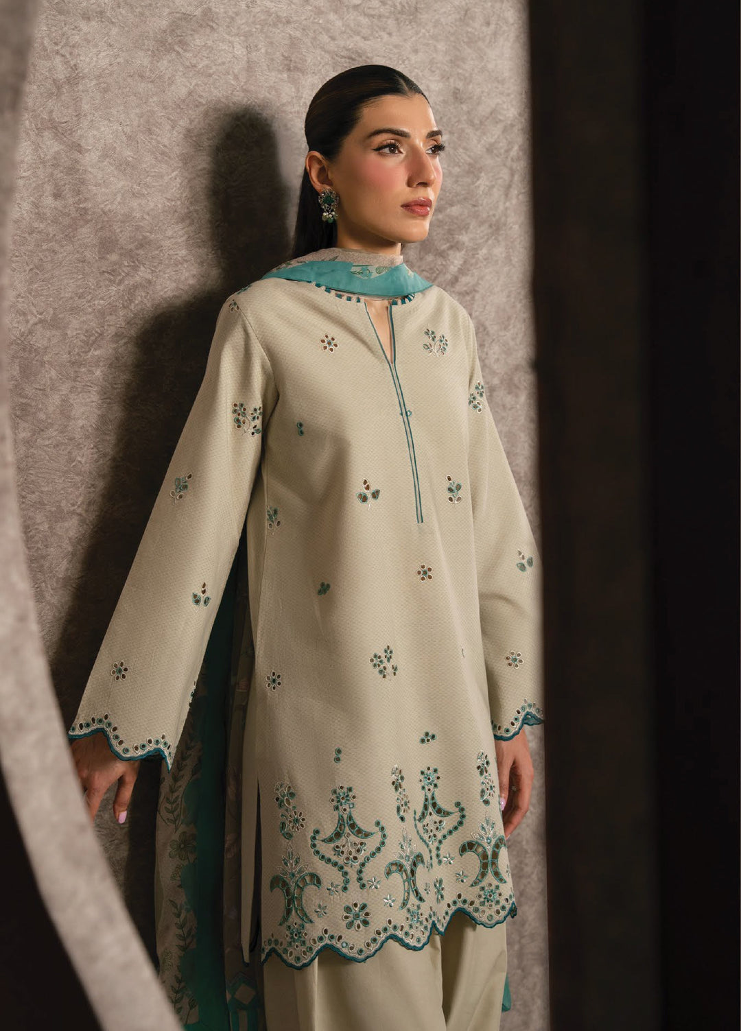 Seran Unstitched Embroidered Lawn 3 Piece Suit SN26ULLE Velisse D-02 - Eid Collection
