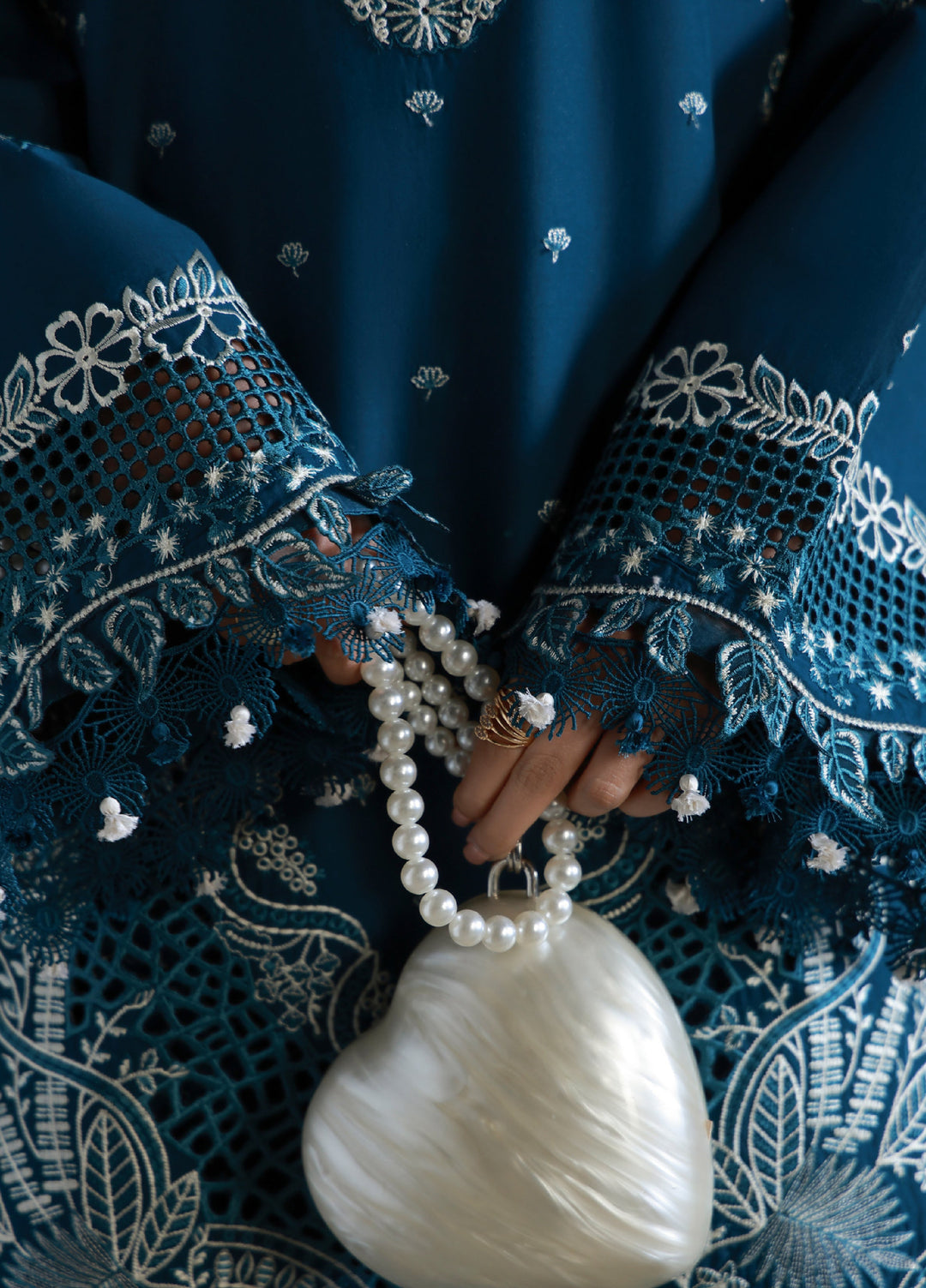 Saagar by Aabyaan Unstitched Embroidered Luxury Lawn 3 Piece Suit ABY26USL AL-9 Inaya - Festive Collection