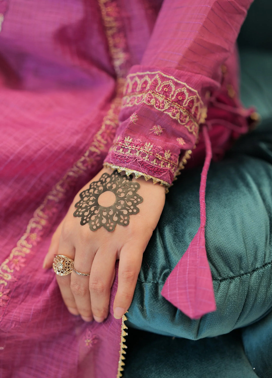 Omal by Komal Behnon Ki Eid Munar Line 3 Piece Pret Suit Liyana - Festive Collection